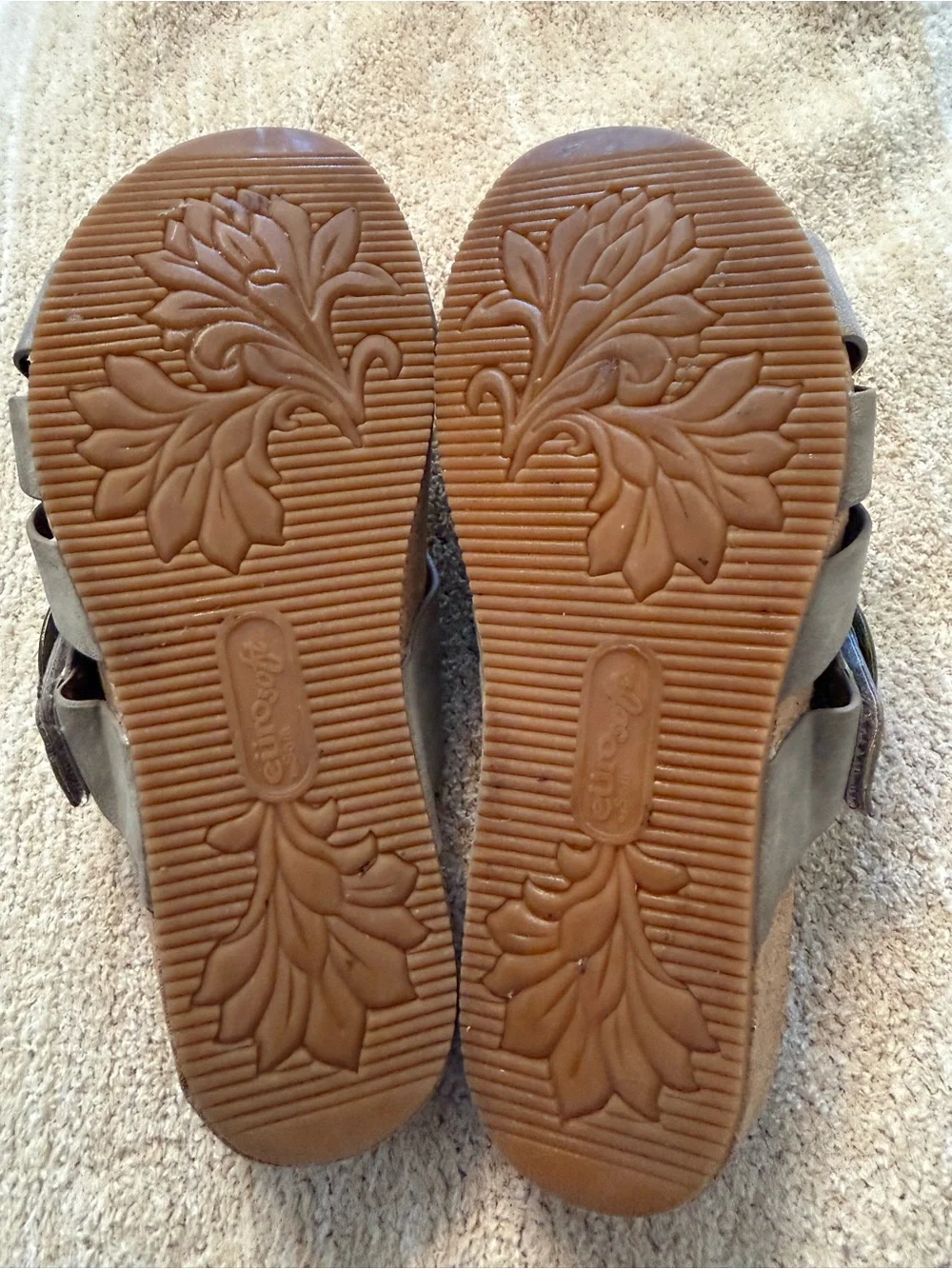 Eurosoft by Sofft. Taupe Slip-On Wedge Sandals for Women. Size 8. - Picture 4 of 6